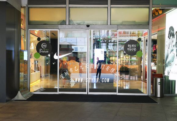 商場玻璃平移黄片大全下载